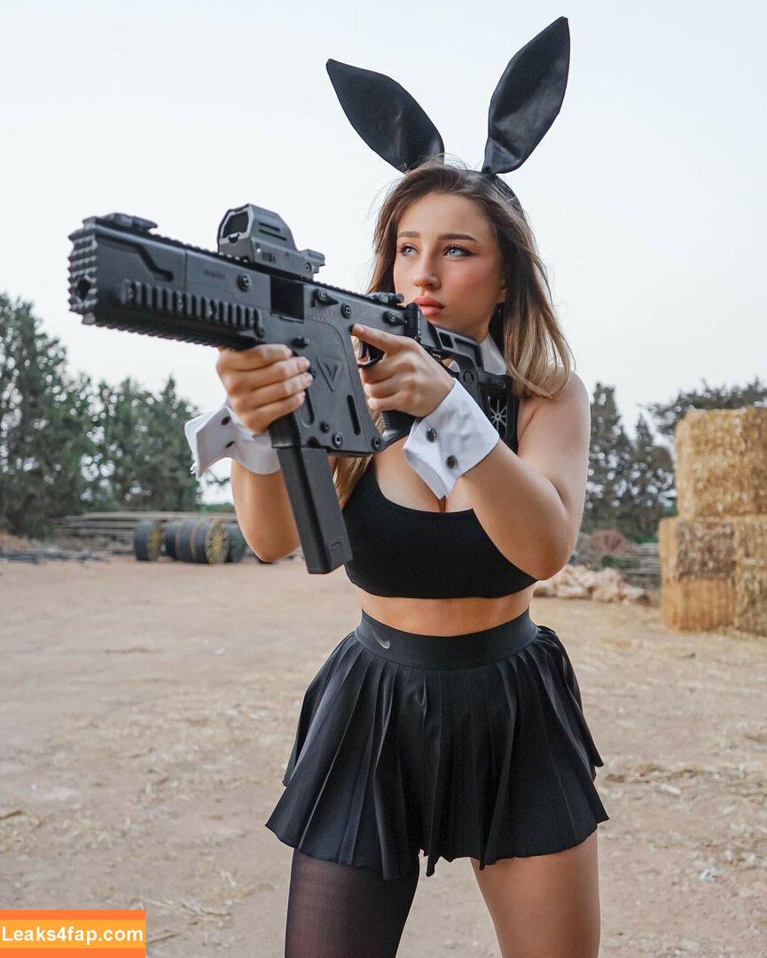 Girls With Guns / Firearms / mia.nicole.23 / wifi_diaries leaked photo photo #0344