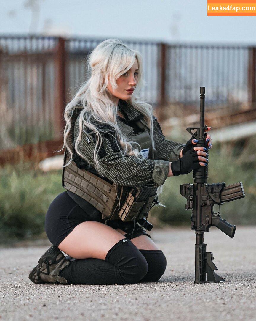 Girls With Guns / Firearms / mia.nicole.23 / wifi_diaries слитое фото фото #0376
