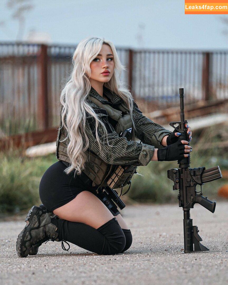 Girls With Guns / Firearms / mia.nicole.23 / wifi_diaries слитое фото фото #0391