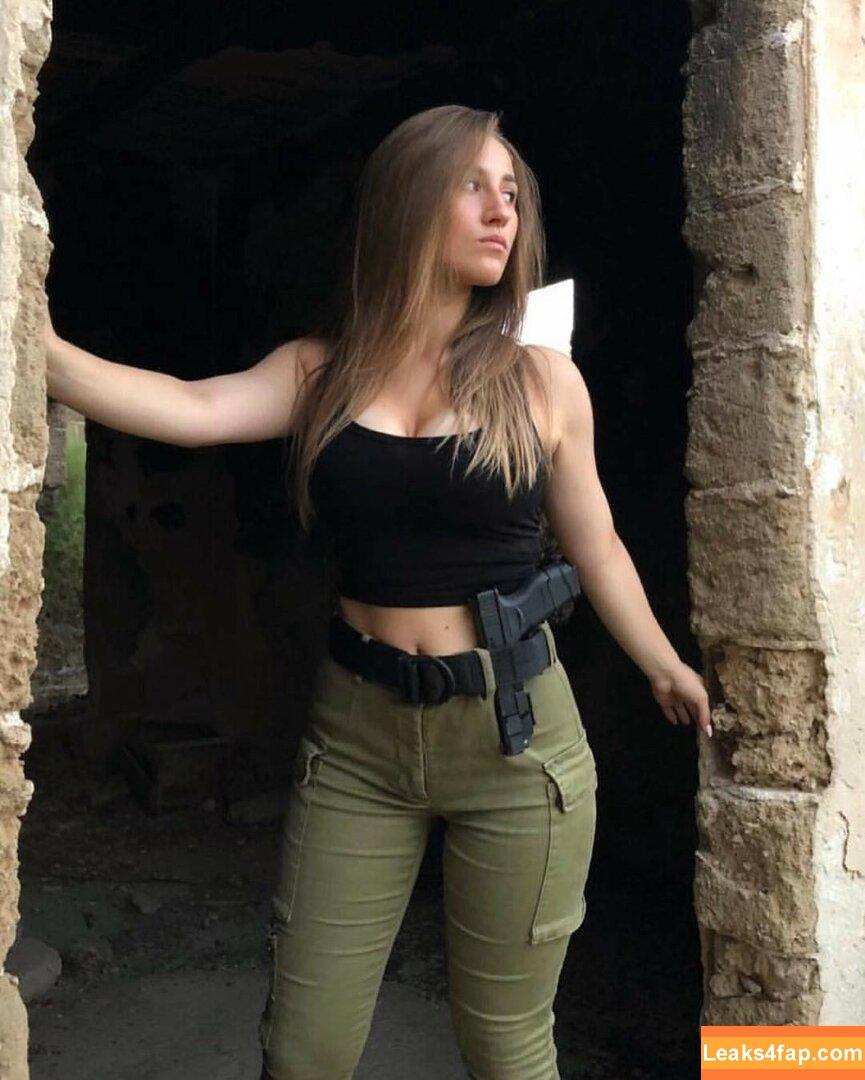 Girls With Guns / Firearms / mia.nicole.23 / wifi_diaries слитое фото фото #0392