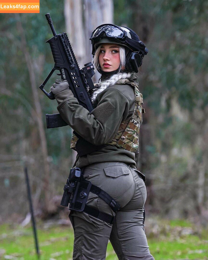 Girls With Guns / Firearms / mia.nicole.23 / wifi_diaries слитое фото фото #0400