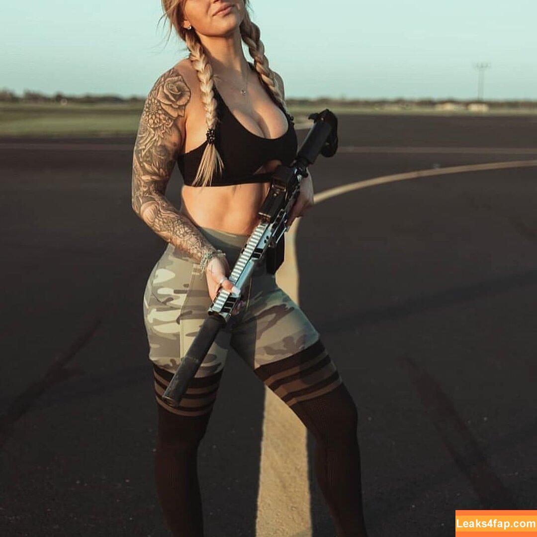 Girls With Guns / Firearms / mia.nicole.23 / wifi_diaries leaked photo photo #0427