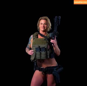 Girls With Guns photo #0243