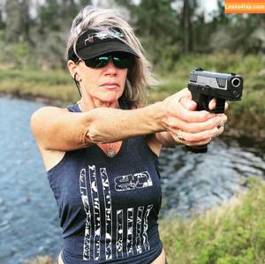 Girls With Guns photo #0285