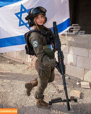 Girls With Guns photo #0396