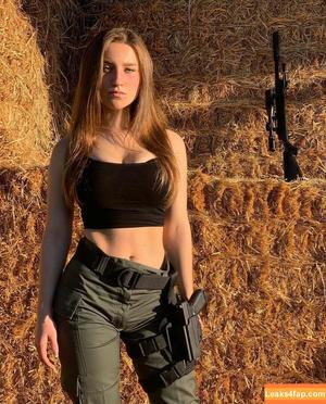 Girls With Guns photo #0415