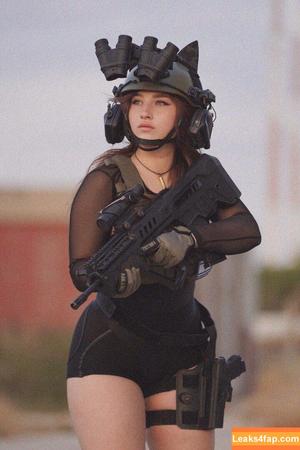 Girls With Guns photo #0514