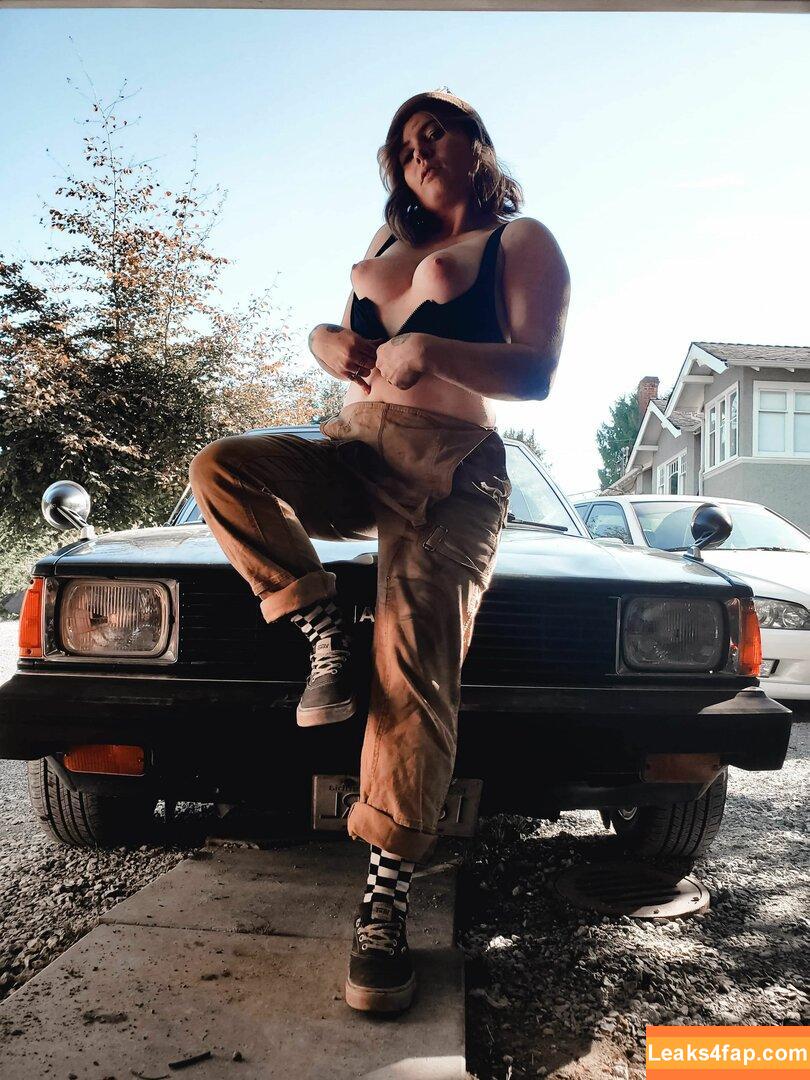 Girlwiththekp61 / MissCreature / mechanicmommy / yuckfah leaked photo photo #0003