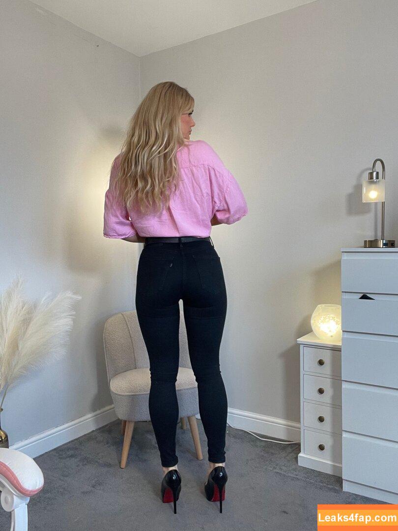 goddessdommelia /  leaked photo photo #0025