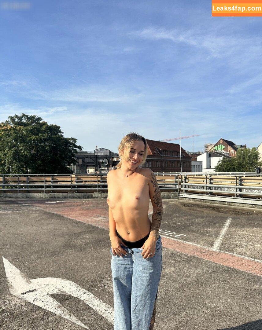 HakunaMavie / hakuna.mavie leaked photo photo #0019