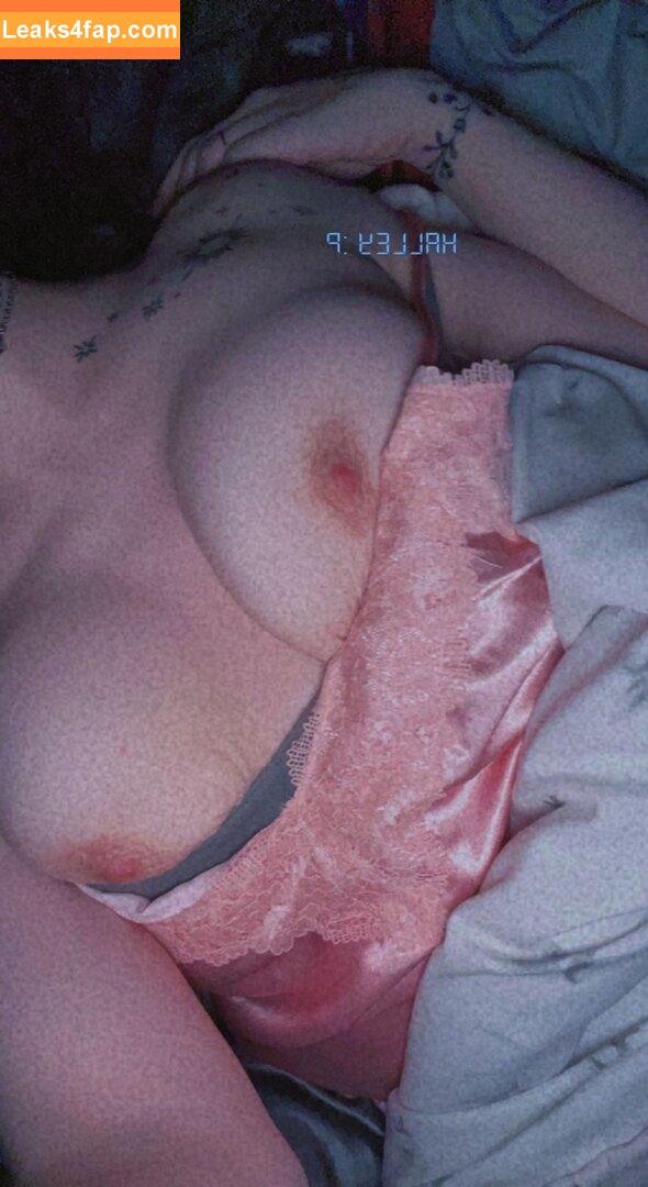 Halley / Halley2364 / WeirdGirl2364 / halleybrownnn / halleykmcg leaked photo photo #0008