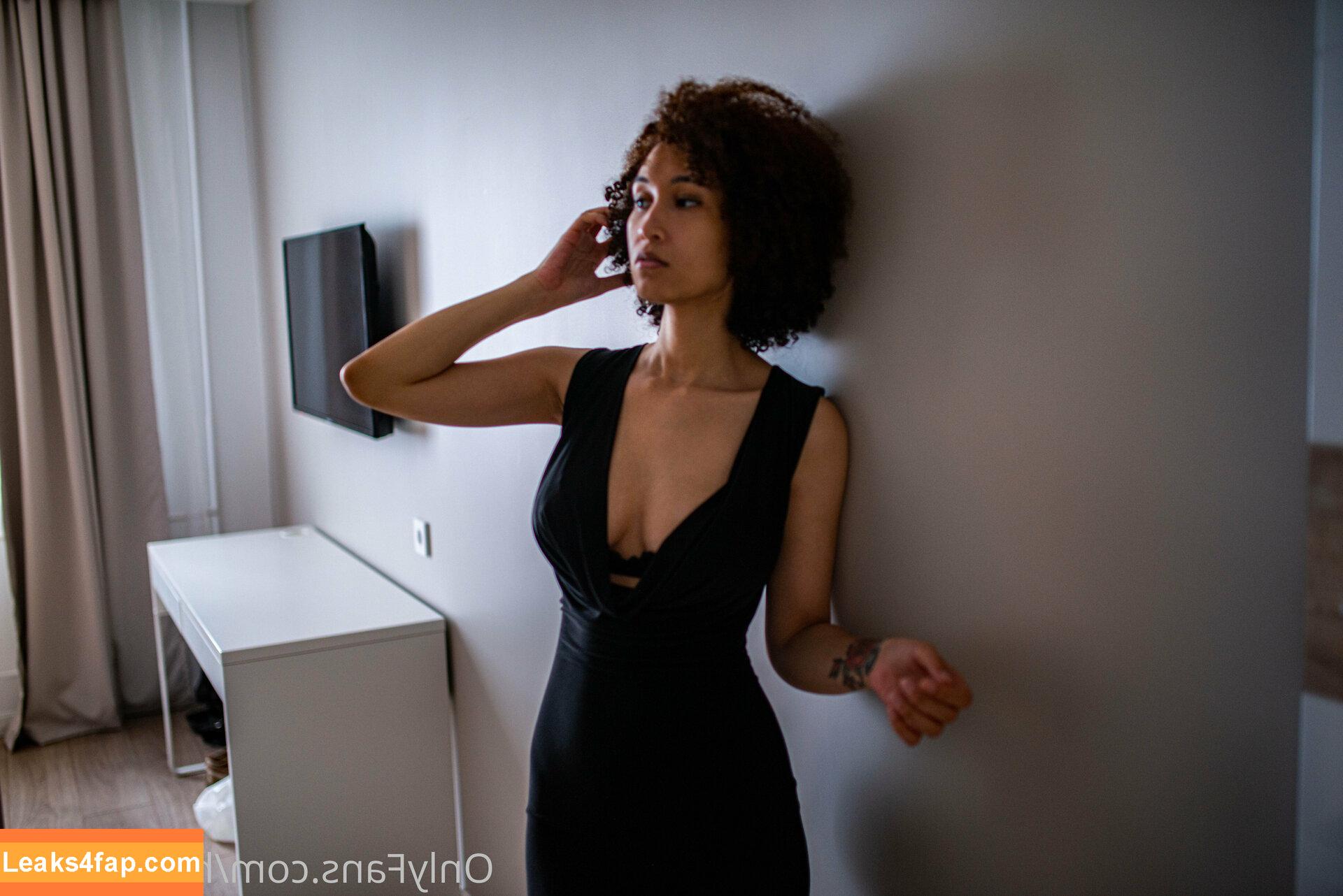 Hey.solange / Solana Bardell / heysolange / solange leaked photo photo #0058