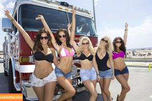 Holly Peers photo #0340