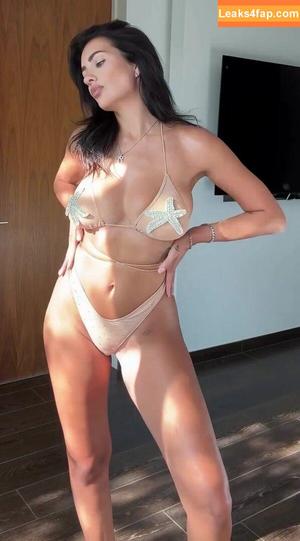 Holly Peers photo #0698