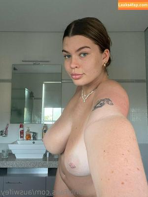 Holybribrii photo #0023