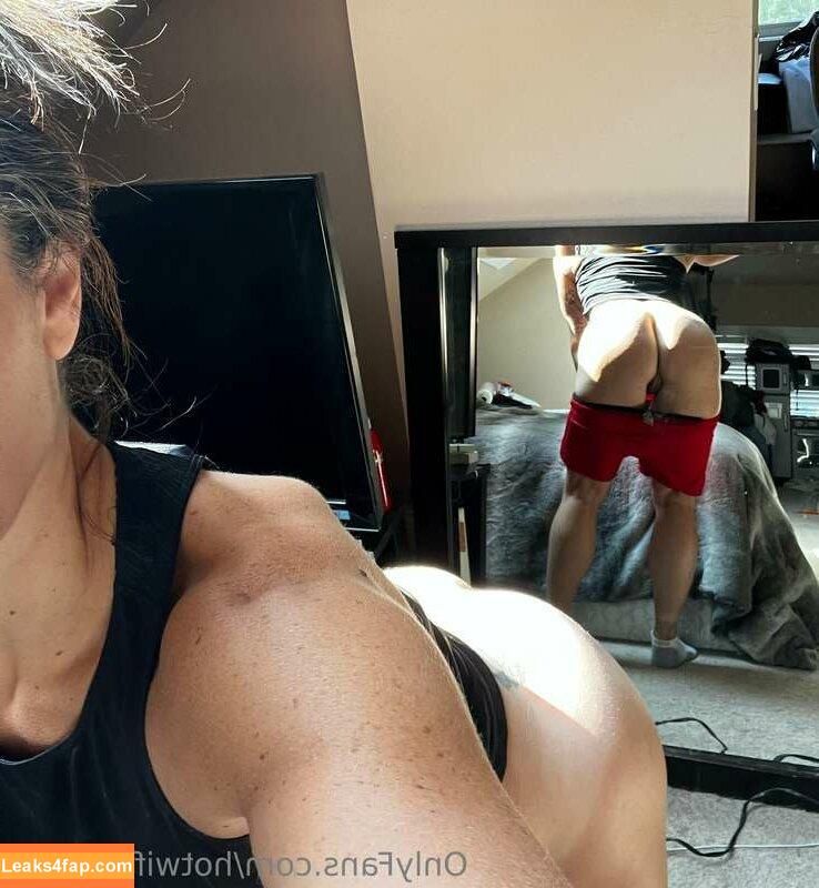 Hotwife Gina / gina__goodwife / hotwifegina78 leaked photo photo #0012
