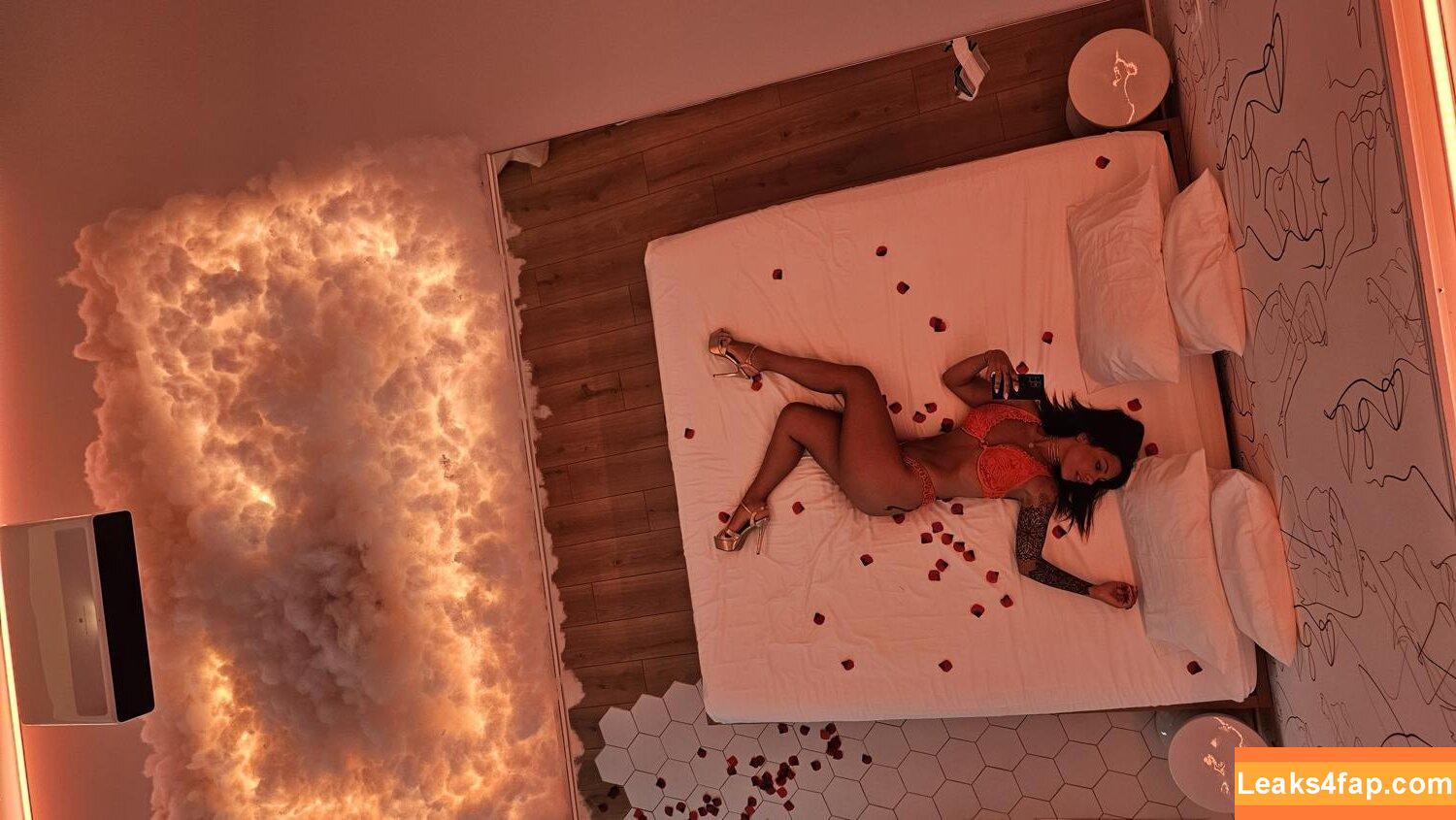 iambluebutterfly30 /  leaked photo photo #0006