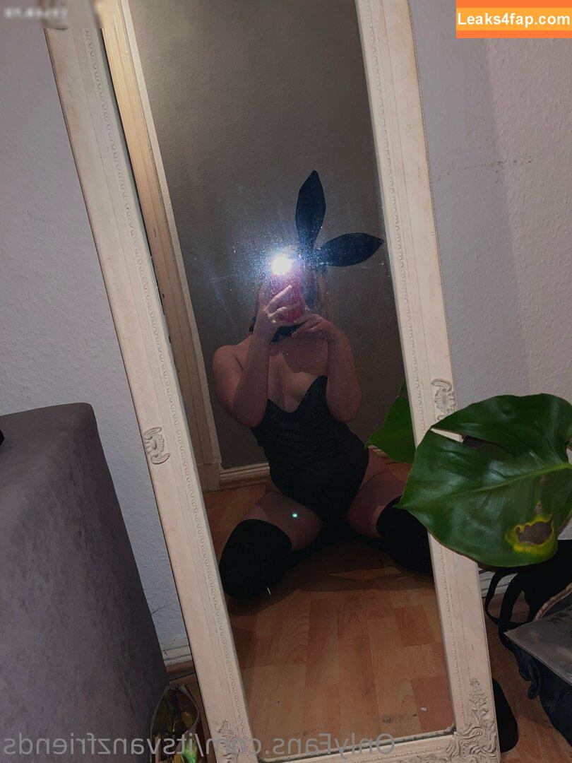 itsvanzfriends / itsaprilfriends leaked photo photo #0041