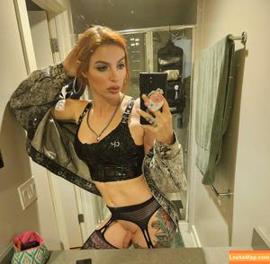 Janie Blade photo #0016