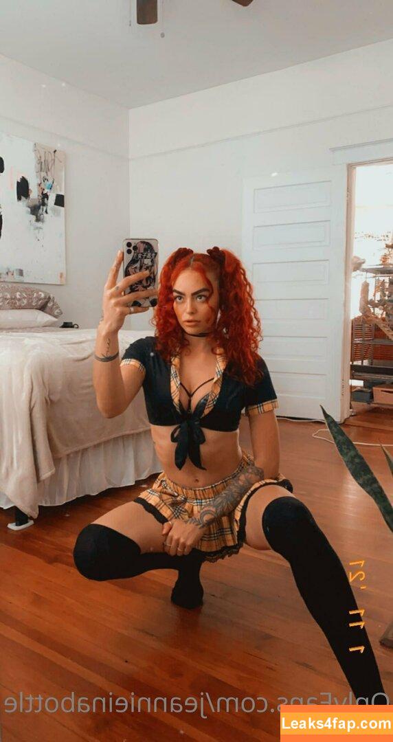 jeannieinabottle /  leaked photo photo #0011