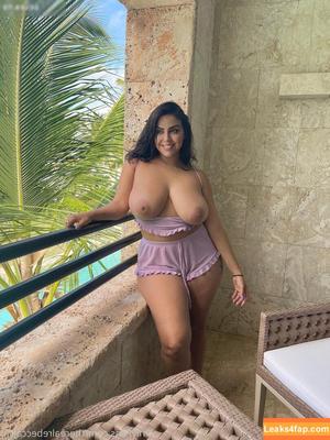 Jessenia Rebecca photo #0001