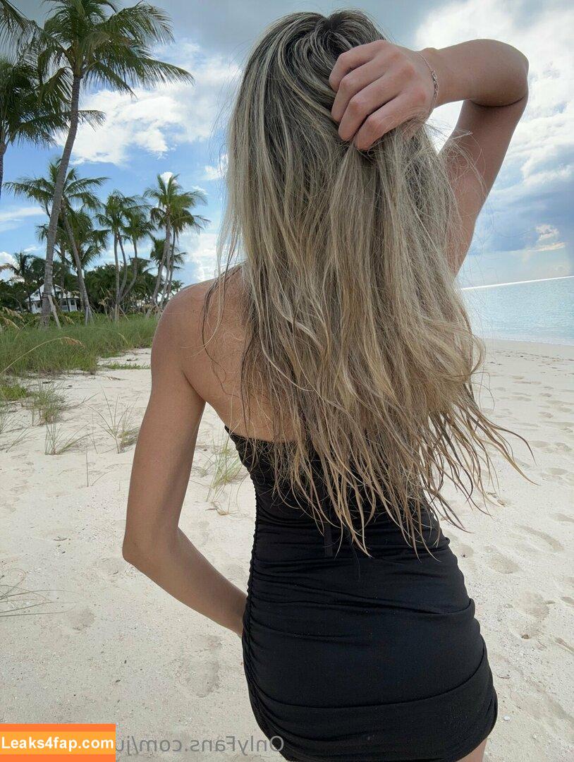 jully_lovfree / jully_molinna_ofc_lover leaked photo photo #0038