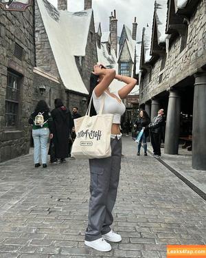 Kami Cosplayer photo #0001