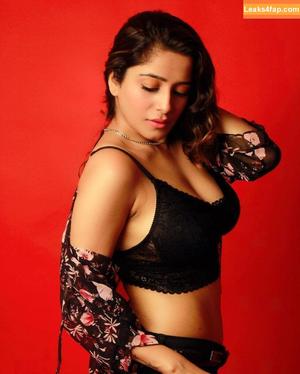 Kate Sharma фото #0011