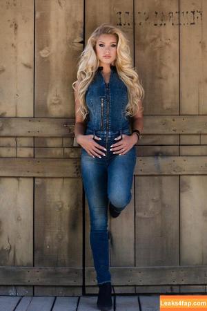 Kaylyn Slevin photo #0012
