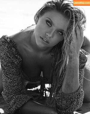 Kaylyn Slevin photo #0019