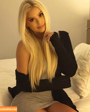 Kaylyn Slevin photo #0092