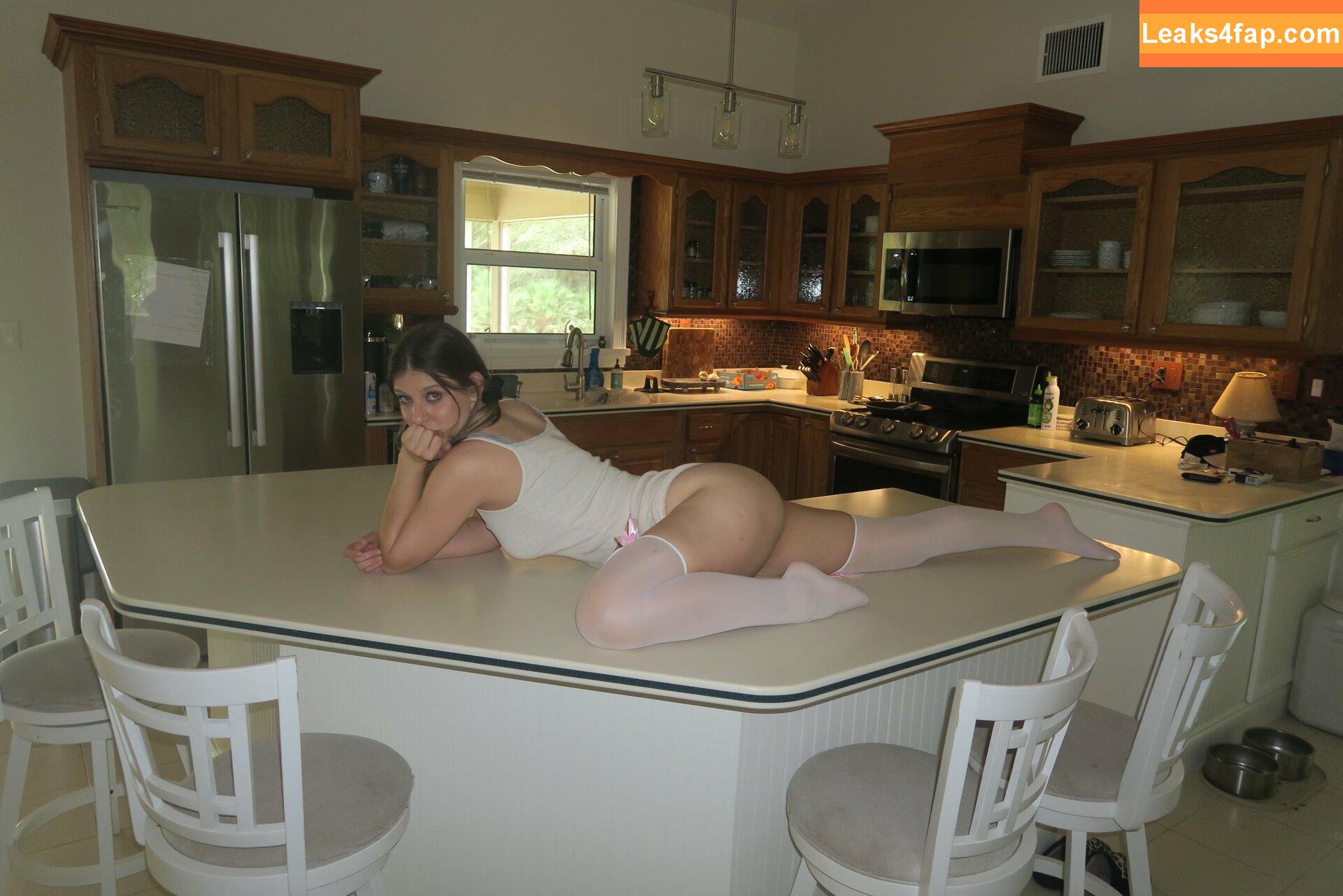 Kelsey Night / jeweledgreen / kelseynight / kelseynightxo leaked photo photo #0019