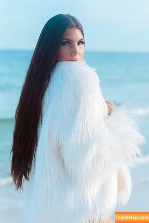 Kortni Gilson фото #0004