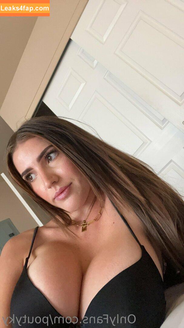Kylee Powell / itskyleepowell / poutykylee leaked photo photo #0002