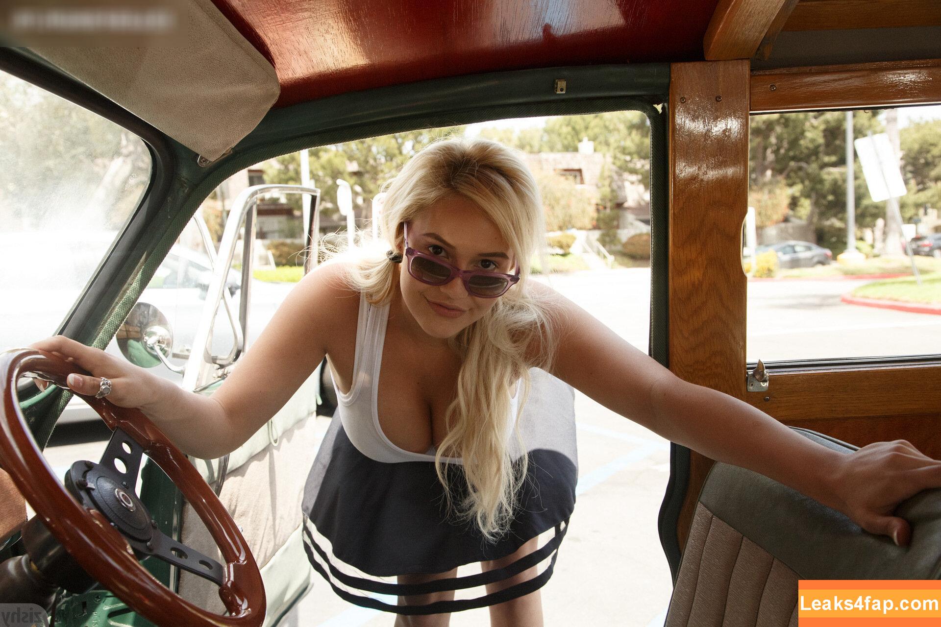 Kylie Page / Lilmiskp / Therealkyliepage / kyliepageofficial / kyliepagexo leaked photo photo #0221