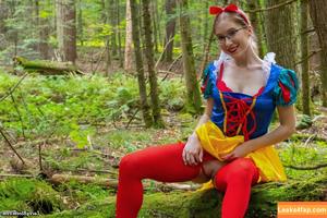 Lacey Bloom photo #0202