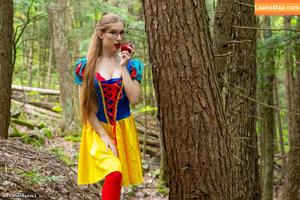 Lacey Bloom photo #0207
