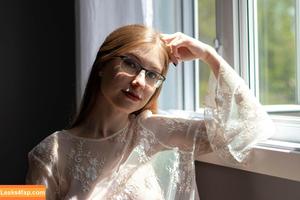 Lacey Bloom photo #0325