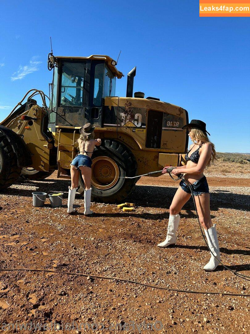 Laidlawtwins / Bec Laidlaw / Kate Laidlaw / katelaidlaw_ leaked photo photo #0177