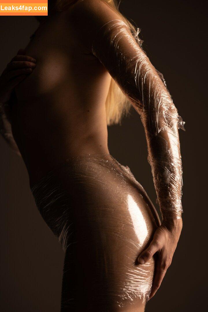 lara6683 / larawithabird / larawithabutt leaked photo photo #0031