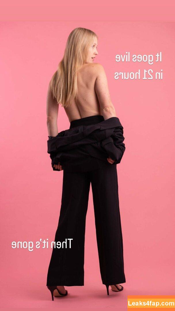 lara6683 / larawithabird / larawithabutt leaked photo photo #0103