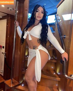 Lauravanfit photo #0001