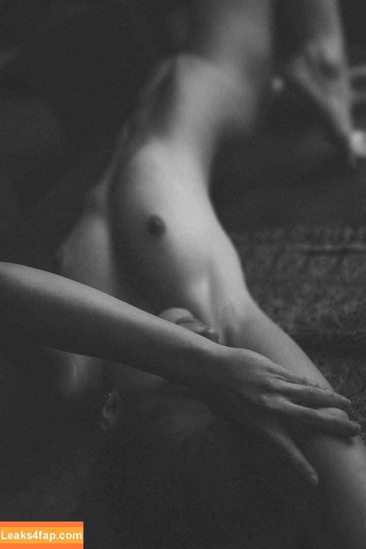 Laure Surlerivage / Lauresurlerivage / laure.surlerivage2 слитое фото фото #0096