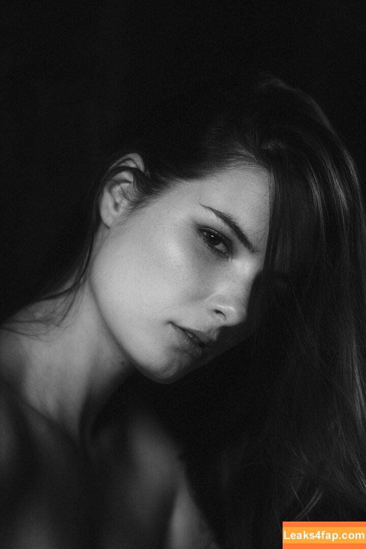 Laure Surlerivage / Lauresurlerivage / laure.surlerivage2 слитое фото фото #0125