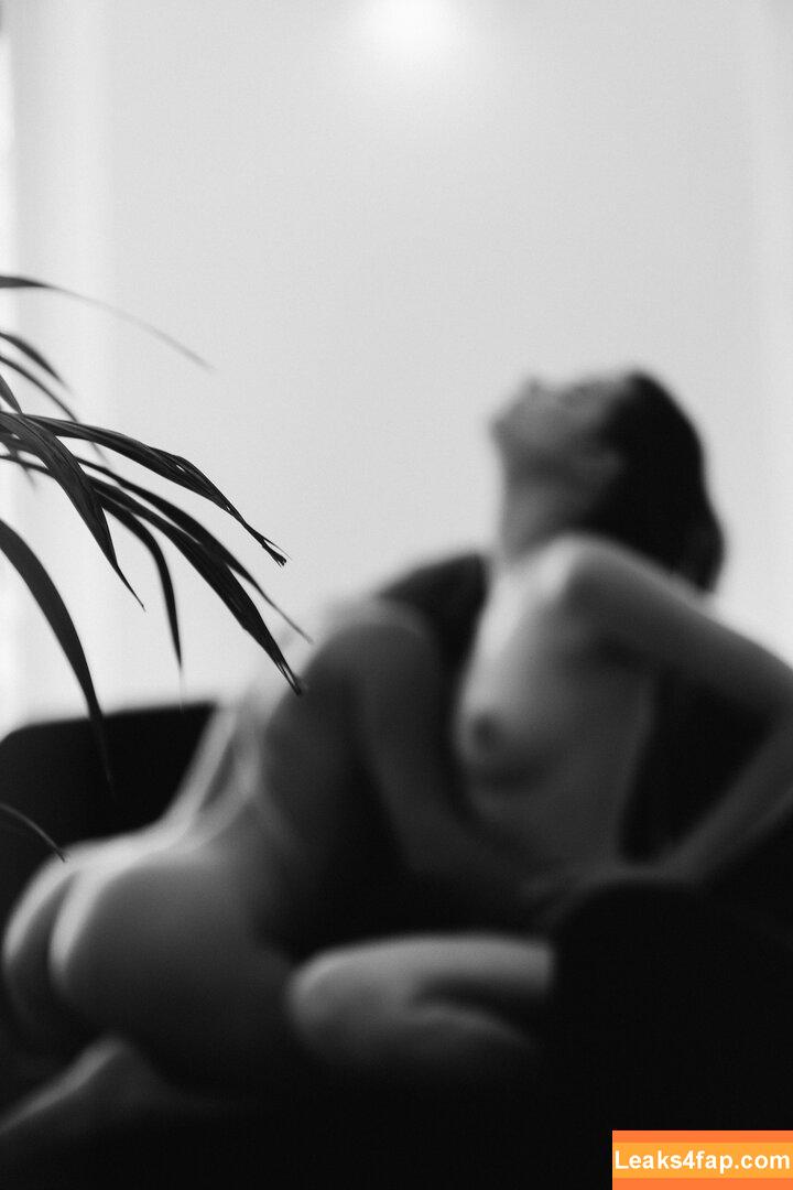 Laure Surlerivage / Lauresurlerivage / laure.surlerivage2 слитое фото фото #0140