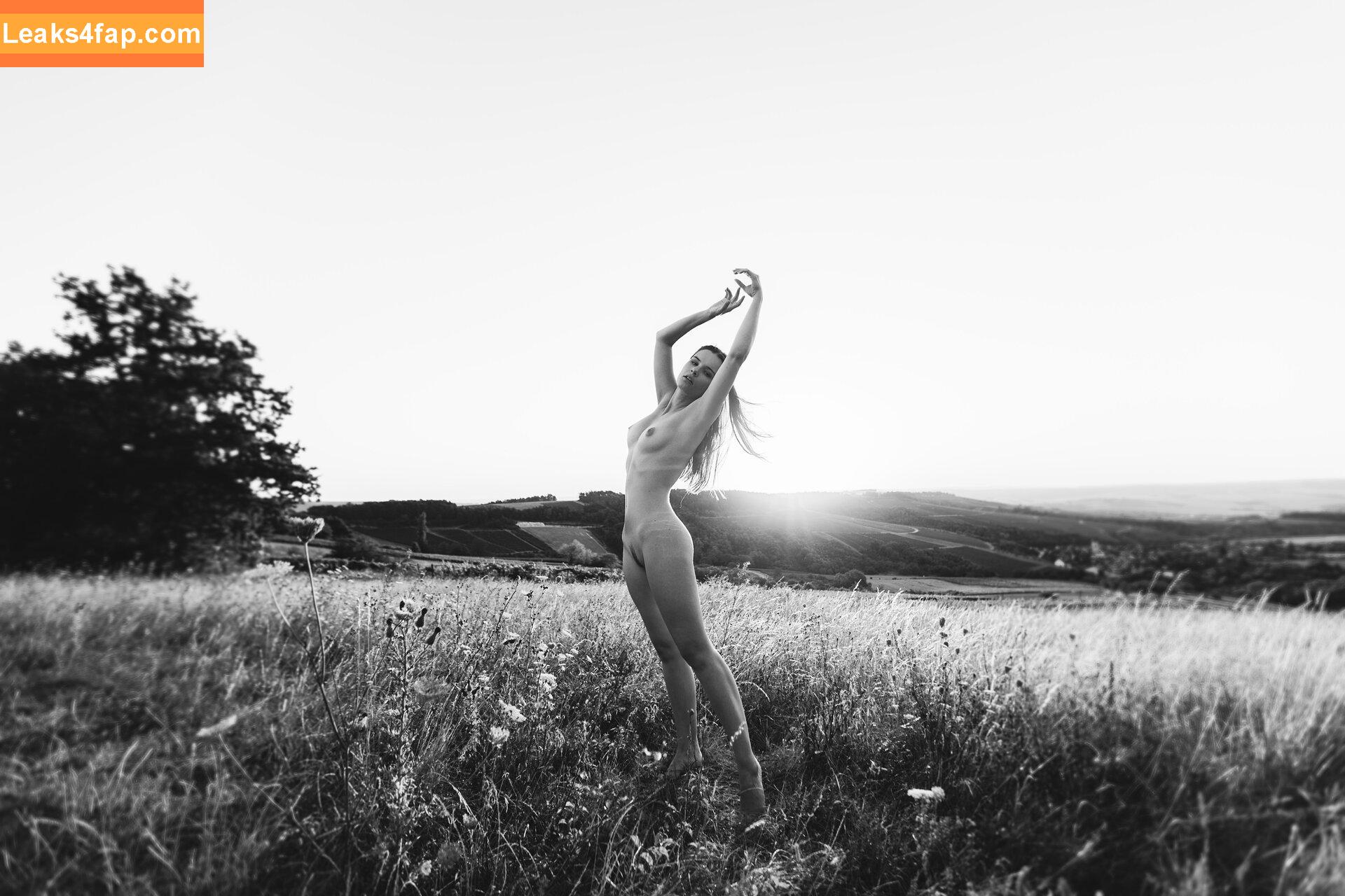 Laure Surlerivage / Lauresurlerivage / laure.surlerivage2 слитое фото фото #0155