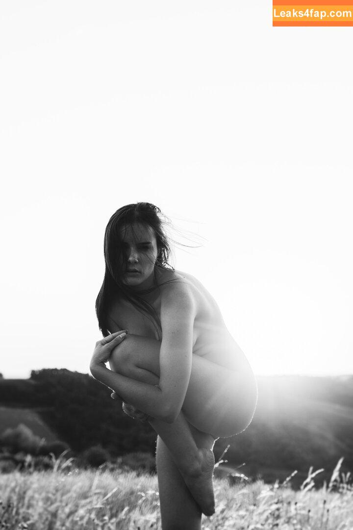 Laure Surlerivage / Lauresurlerivage / laure.surlerivage2 слитое фото фото #0156