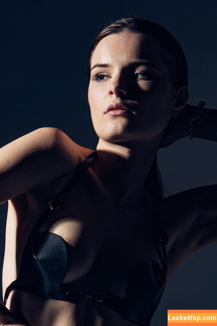 Laure Surlerivage / Lauresurlerivage / laure.surlerivage2 слитое фото фото #0170
