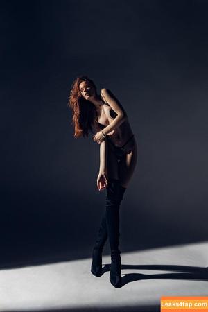 Laure Surlerivage photo #0182
