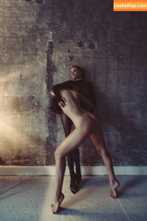 Laure Surlerivage photo #0200